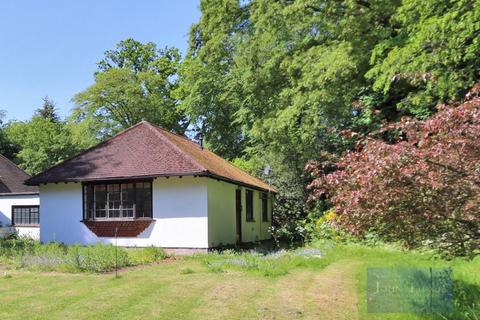 1 bedroom detached bungalow to rent - Stradbroke Drive, Chigwell IG7
