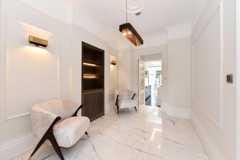 undefined, Albion Street, Hyde Park