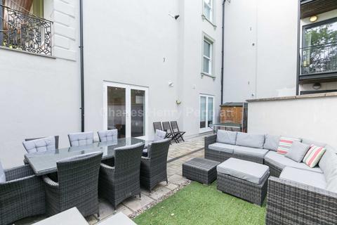 2 bedroom apartment for sale, Stefan House, Green Lanes, Winchmore Hill, N21