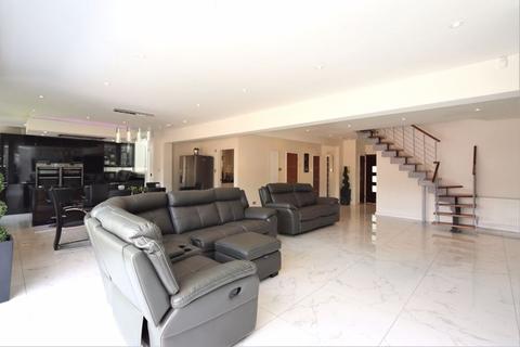 22 Bracken Drive, Chigwell, IG7 5RF