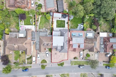 22 Bracken Drive, Chigwell, IG7 5RF