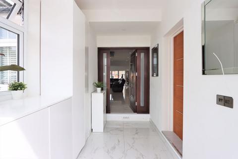22 Bracken Drive, Chigwell, IG7 5RF