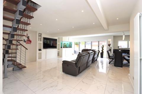 22 Bracken Drive, Chigwell, IG7 5RF