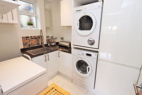 22 Bracken Drive, Chigwell, IG7 5RF