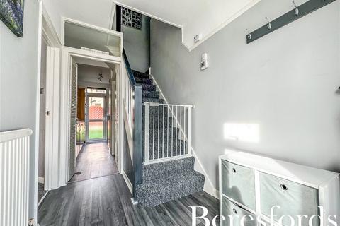 15 Mount Avenue, Romford, RM3 0DE