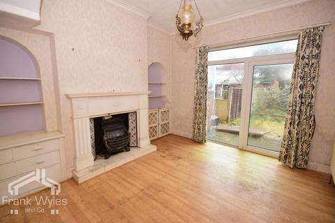 3 bedroom semi-detached house for sale - St Andrews Road South, Lytham St Annes, FY8