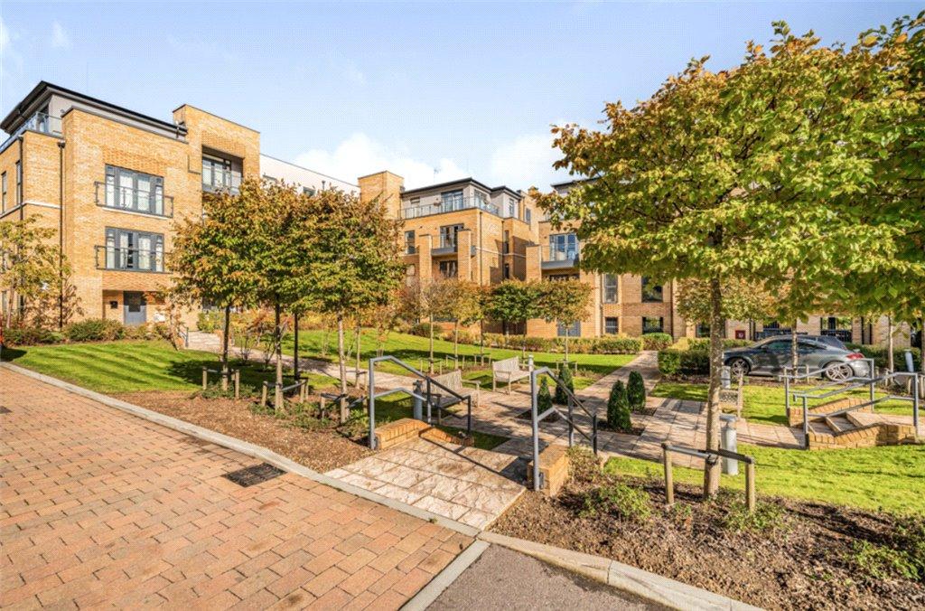 Broad Lane, Bracknell, Berkshire 2 bed apartment for sale £290,000