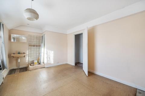3 bedroom end of terrace house for sale - Benhill Road, Sutton