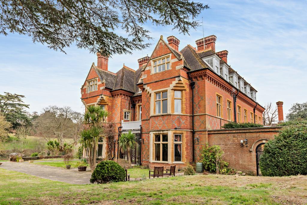 Eastbury Manor