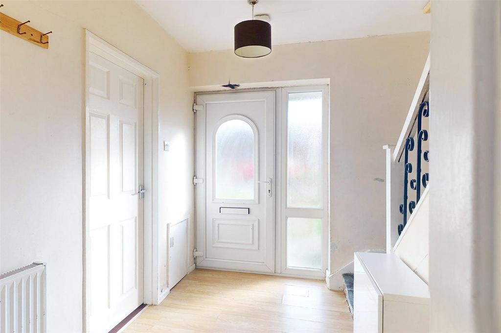 Linford Drive, Basildon, Essex, SS14 3 bed terraced house for sale £