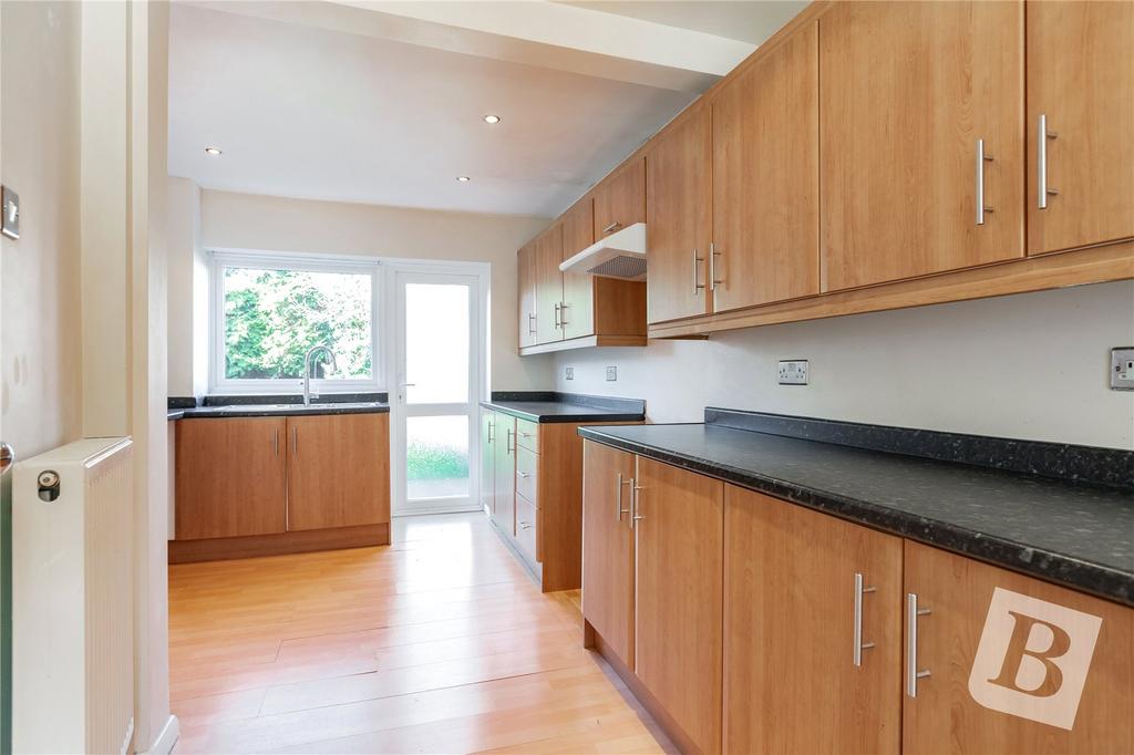 Great Spenders, Basildon, Essex, SS14 3 bed end of terrace house for