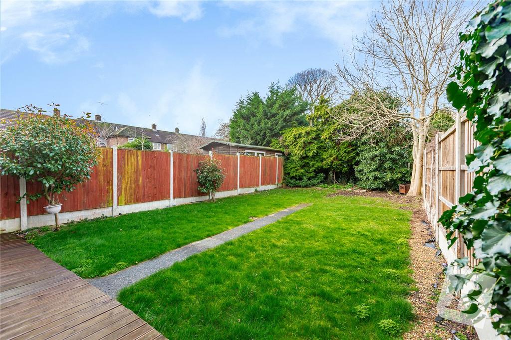 Great Spenders, Basildon, Essex, SS14 3 bed end of terrace house for