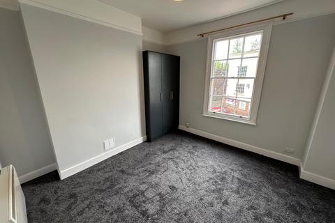 2 bedroom flat to rent, Flat 1, 2 Radford Road, CV31 1LX
