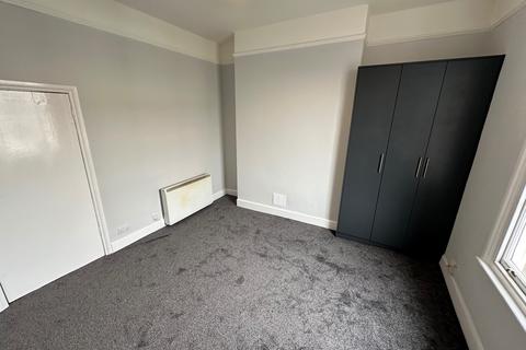 2 bedroom flat to rent, Flat 1, 2 Radford Road, CV31 1LX