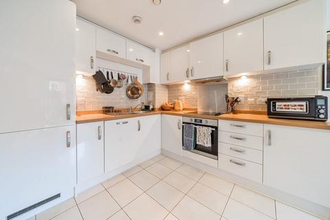 2 bedroom apartment for sale - Devonshire House, 50 Putney Hill, London, SW15