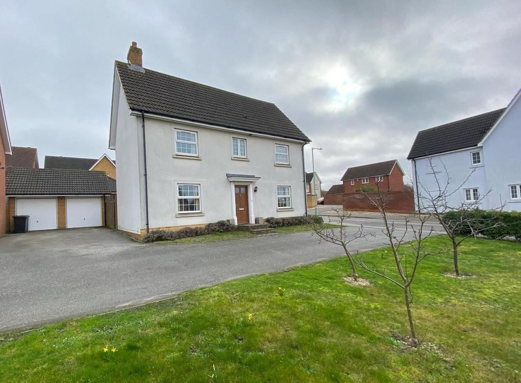 Lapwing Grove, Stowmarket IP14 4 bed detached house £415,000
