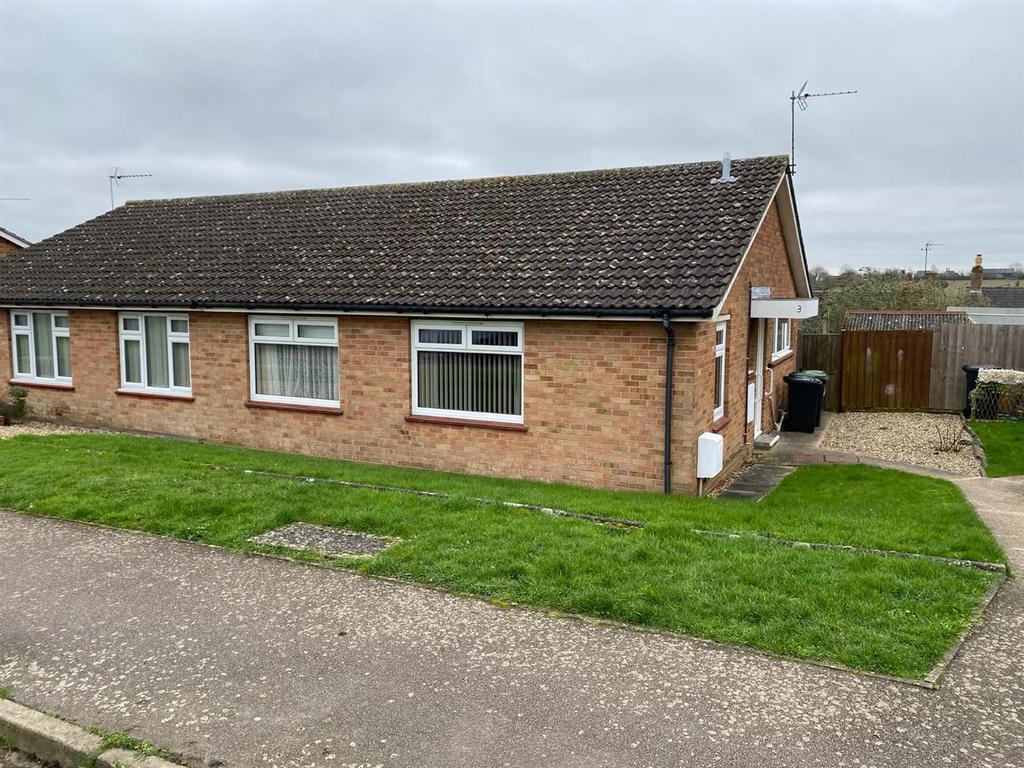 Wright Close, Stowmarket IP14 2 bed semidetached bungalow for sale £