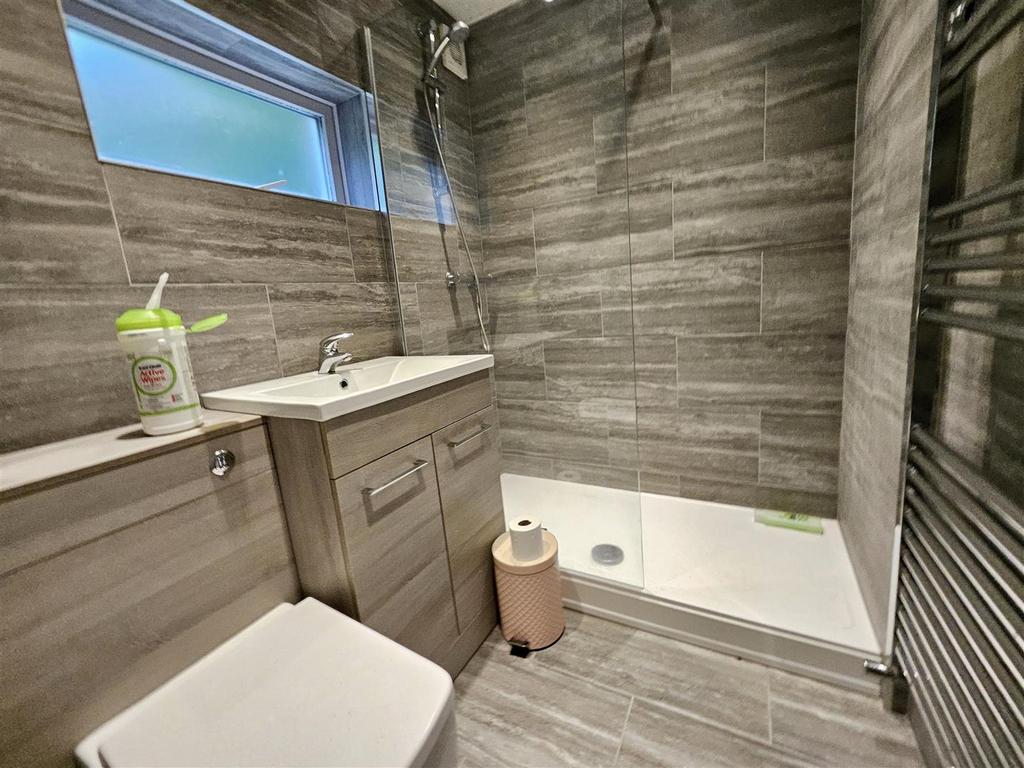 Annexe Shower Room