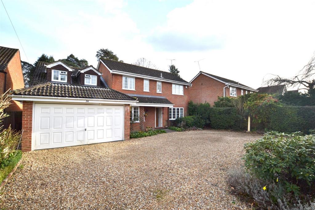 Westover Road, Fleet GU51 5 bed detached house for sale £1,000,000