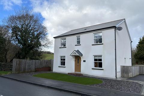 4 bedroom detached house for sale - Tycroes Road, Tycroes