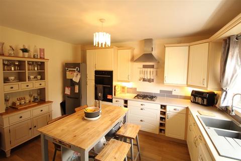 4 bedroom detached house for sale, Morning Star Road, Daventry