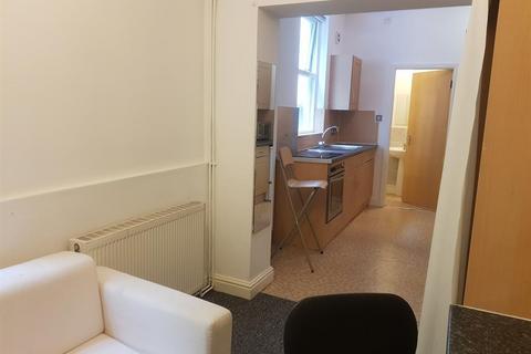 Studio to rent - Room 2, 14 Bankfield Road, Huddersfield, HD1 3HR