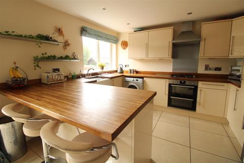 4 bedroom house for sale - Lady Close, Newnham, Daventry
