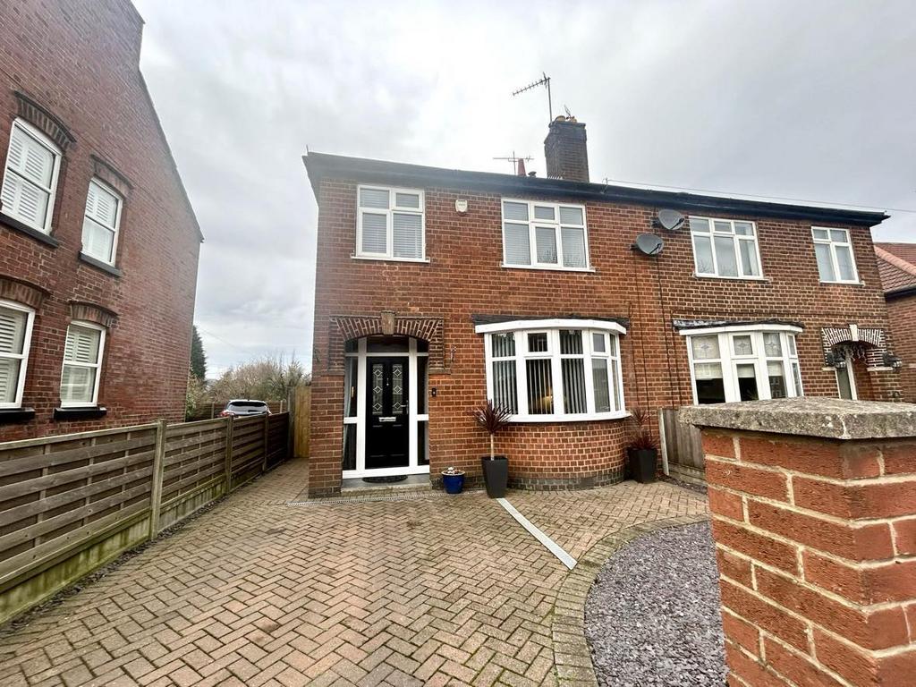 Hermitage Road, Whitwick, Coalville... 3 bed semidetached house for