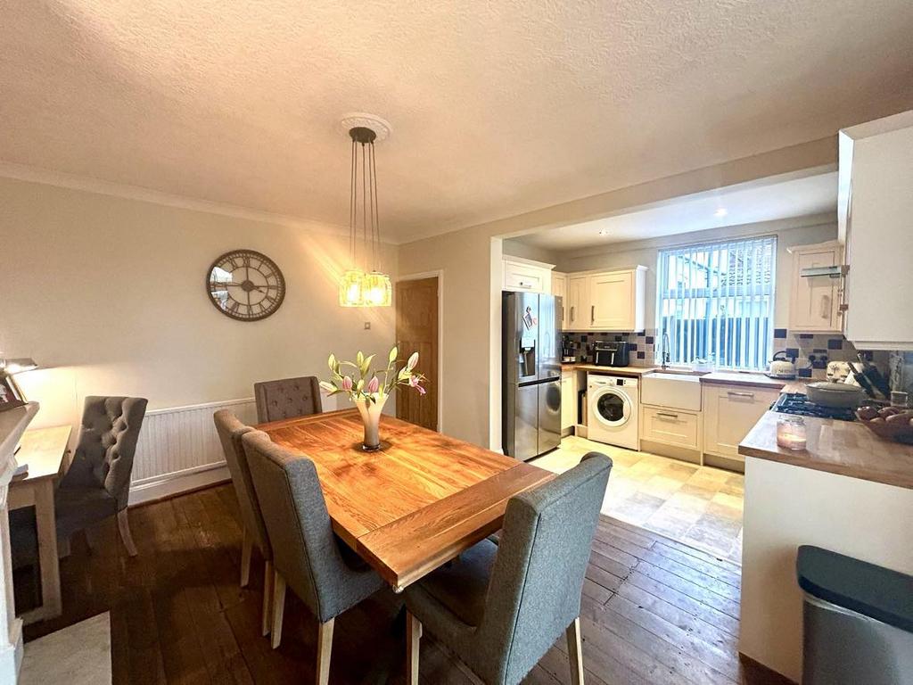 Hermitage Road, Whitwick, Coalville... 3 bed semidetached house for