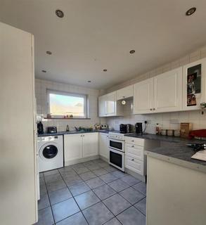86 Bazes Shaw, New Ash Green, Longfield, DA3 8QY