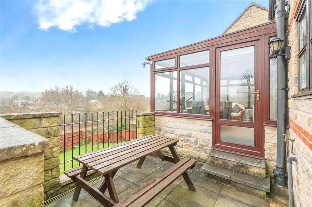 Heaton Gardens, Paddock, Huddersfield, HD1 4 bed detached house £325,000