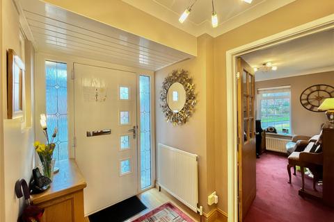 2 Alnwick Close, Whickham, Newcastle Upon Tyne, NE16 5ZD