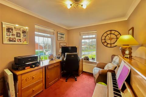 2 Alnwick Close, Whickham, Newcastle Upon Tyne, NE16 5ZD