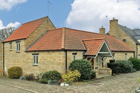 3 bedroom detached house for sale, Home Farm Close, Great Casterton