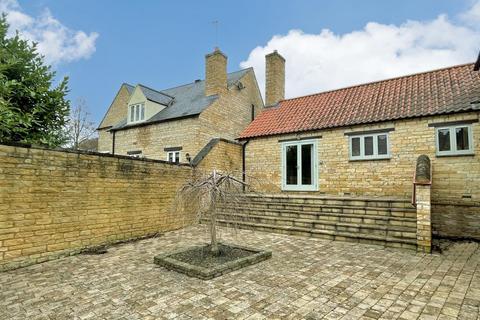 3 bedroom detached house for sale, Home Farm Close, Great Casterton