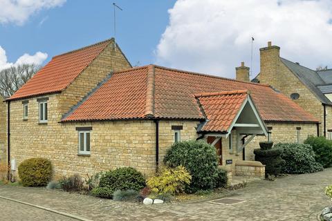 3 bedroom detached house for sale - Home Farm Close, Great Casterton