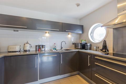3 bedroom apartment to rent, Watkiss Way, Cardiff Bay