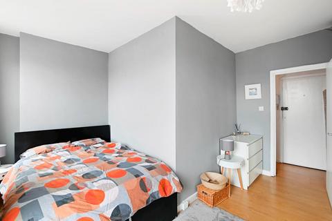 1 bedroom flat for sale, High Street, Penge, London, SE20