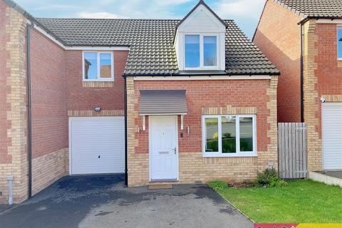 3 bedroom semi-detached house for sale, Wedgewood Way, Knottingley