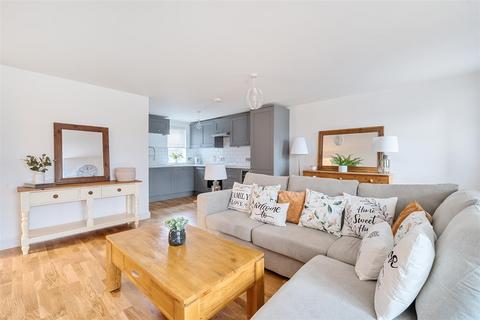 2 bedroom flat for sale, Wadsworth Court, Bedford