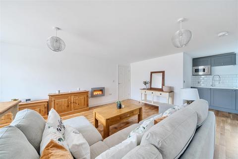 2 bedroom flat for sale, Wadsworth Court, Bedford