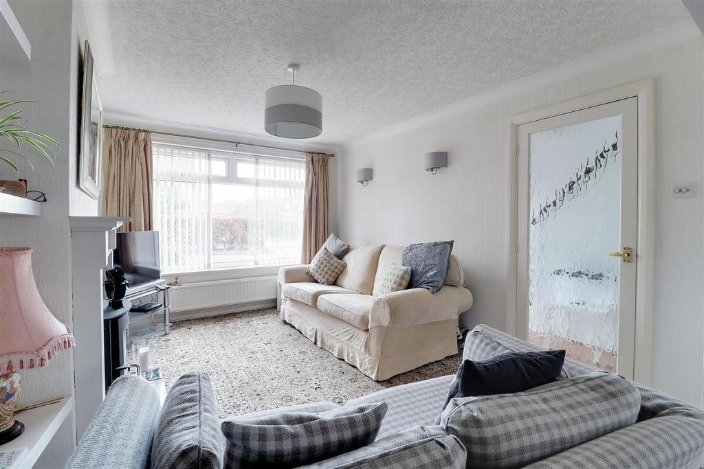 West Hall Garth, South Cave 3 bed semidetached house for sale £232,000