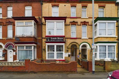 Guest house for sale - Windsor Crescent, Bridlington