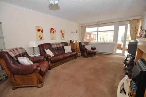 27 Henhurst Ridge, Burton-on-trent, DE13 9TH