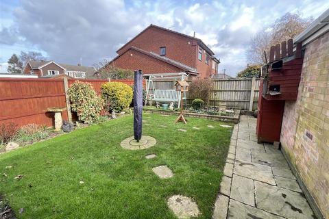27 Henhurst Ridge, Burton-on-trent, DE13 9TH