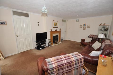 27 Henhurst Ridge, Burton-on-trent, DE13 9TH