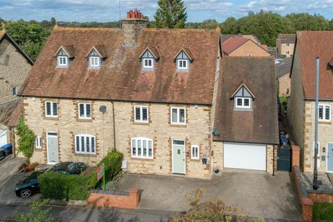 4 bedroom cottage for sale, Pickering Cottage, Watering Lane, Collingtree, Northampton