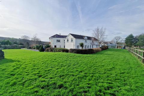 8 bedroom property with land for sale, Bolahaul Road, Cwmffrwd,