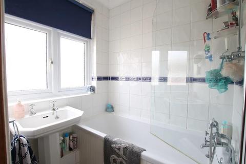 15 Sunmead Close, Fetcham, Leatherhead, KT22 9AP