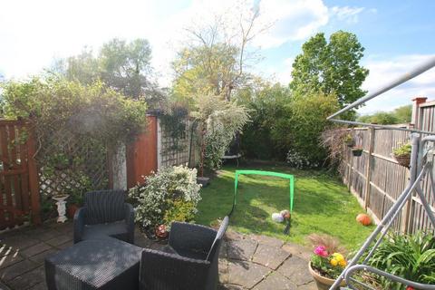 15 Sunmead Close, Fetcham, Leatherhead, KT22 9AP
